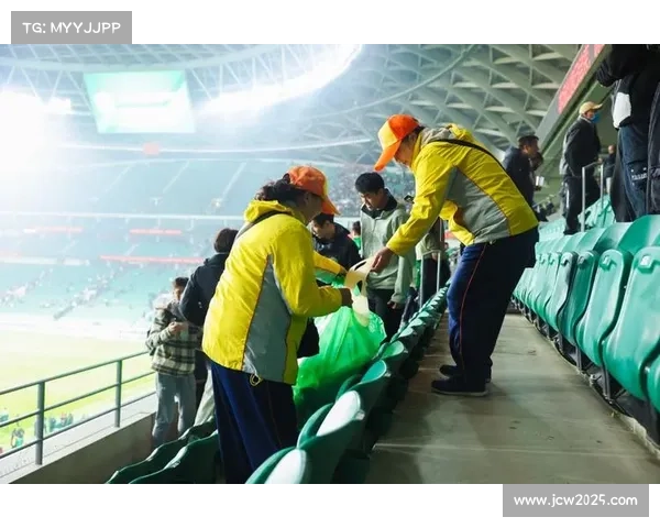 球迷Tifo致敬佛罗伦萨主席,情感真挚动人 球迷Tifo致敬佛罗伦萨主席,情感真挚动人